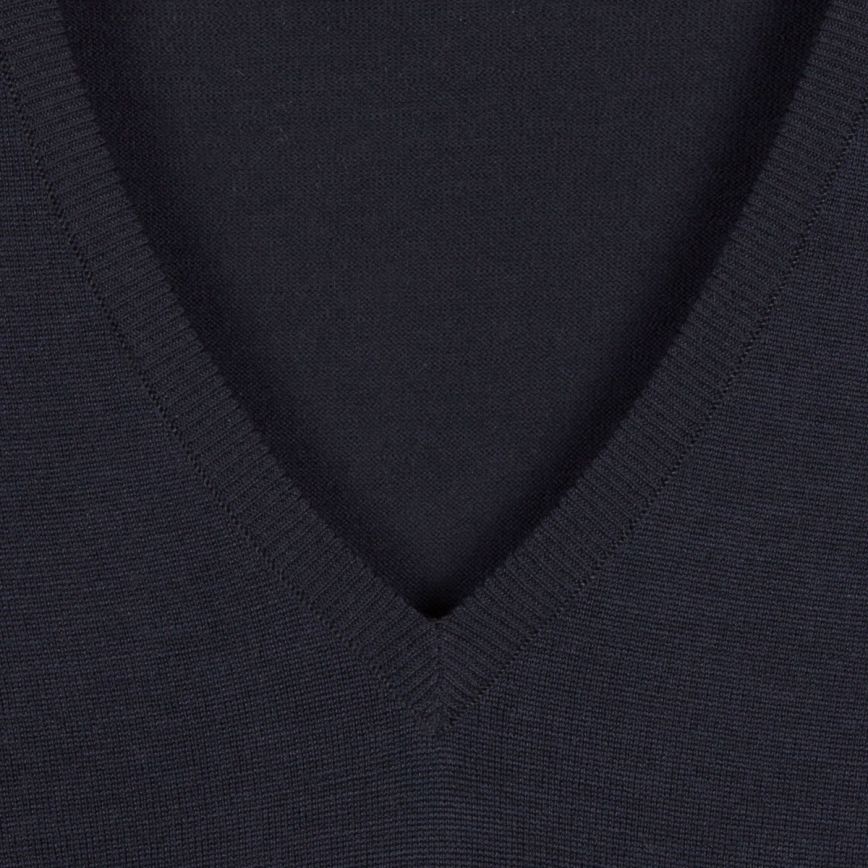 Girocollo Bobby a V extra fine merino wool midnight John Smedley
