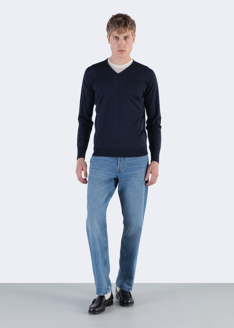 Girocollo Bobby a V extra fine merino wool midnight John Smedley