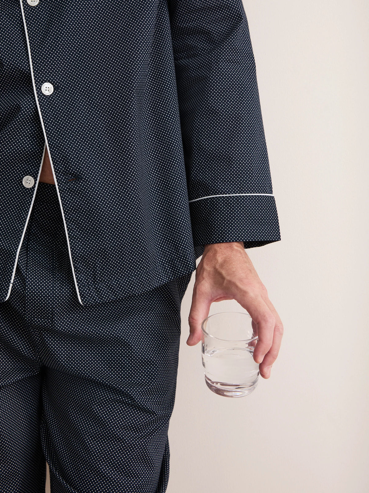 Pigiama lungo cotone navy micro pois bianco Derek Rose