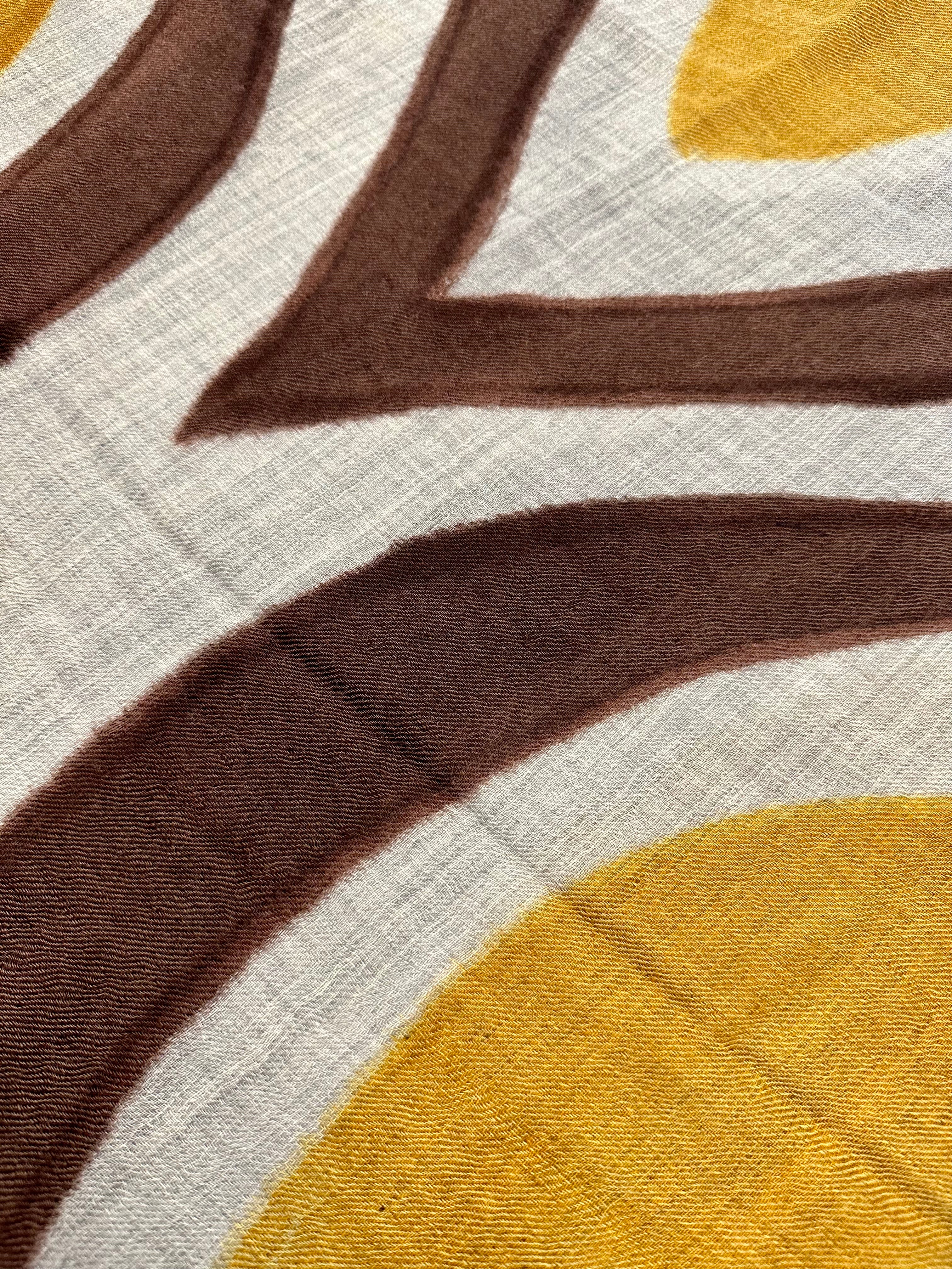 Sciarpa lana fantasia geometrica grigia gialla moro dipinta a mano Franco Bassi