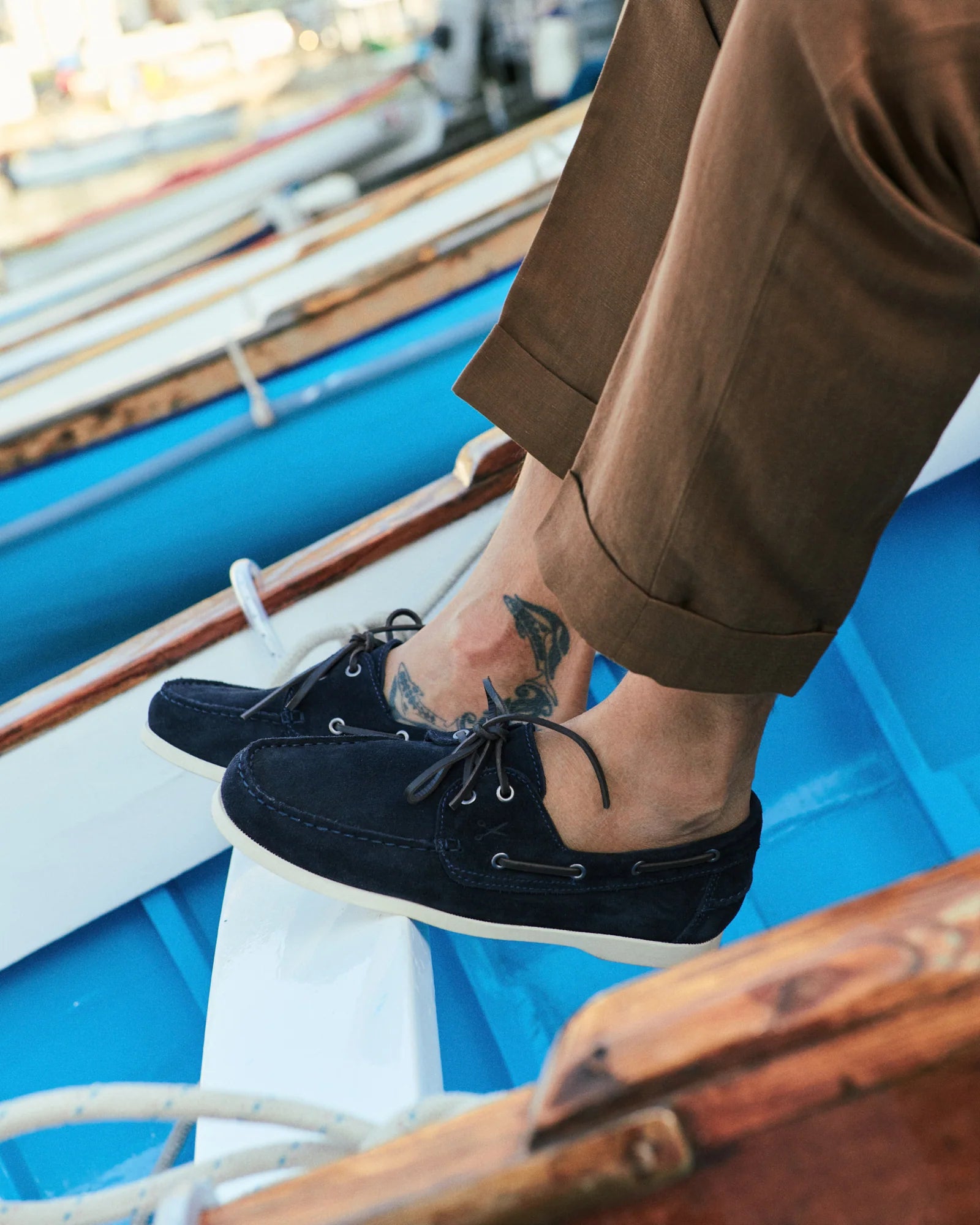 Scarpa barca Swan suede navy Luca Rubinacci x Manebì